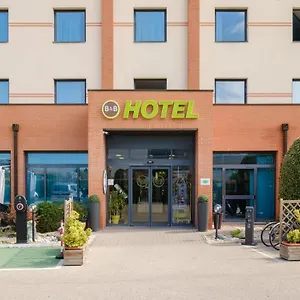 *** Otel B&B Hotel Ferrara İtalya